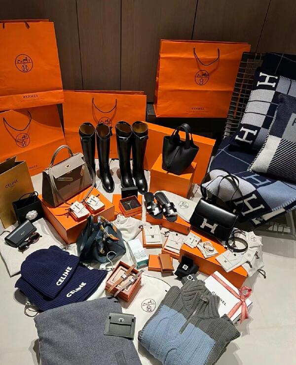 黄陂区回收奢侈品鞋服.jpg